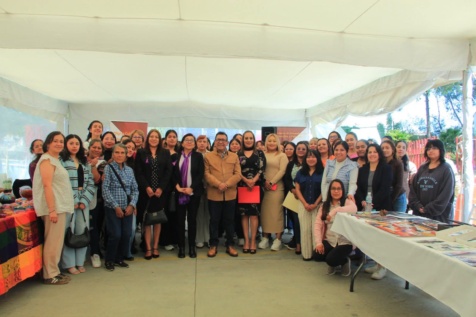 Emprendimiento, reflexión y perspectiva de género marcan la conmemoración del 8M en la UATx